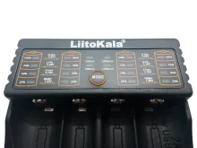 Універсальний зарядний пристрій LiitoKala Lii-402 для акумуляторів 18650, Li-ion, LiFePO4, AA та AAA.